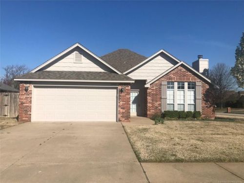 11952 107th East Pl, Collinsville, OK 74021-5550