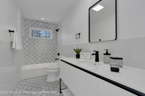 171 Wall St, Tinton Falls NJ  07724-2416 exterior