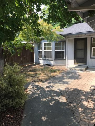 1968 Hutchins Cir, Medford, OR 97504-4878