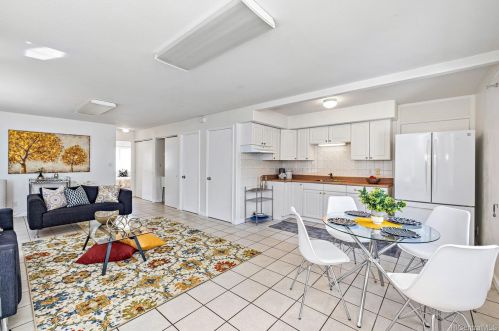 915 Mccully St, Honolulu HI  96826-2888 exterior