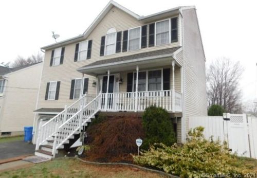 4 Orchard Ln, Waterbury, CT 06705-1732