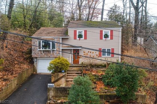 16 Cliffside Trl, Parsippany, NJ 07834-2008