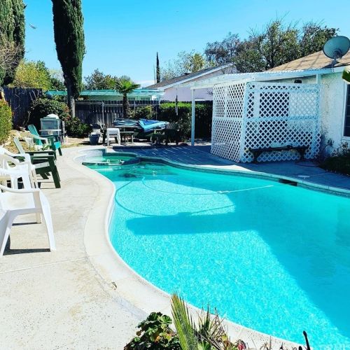920 Grove St, Rialto, CA 92376-4714