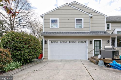 561 Crystal Lake Ave, Tavistock NJ 08033-2748 exterior