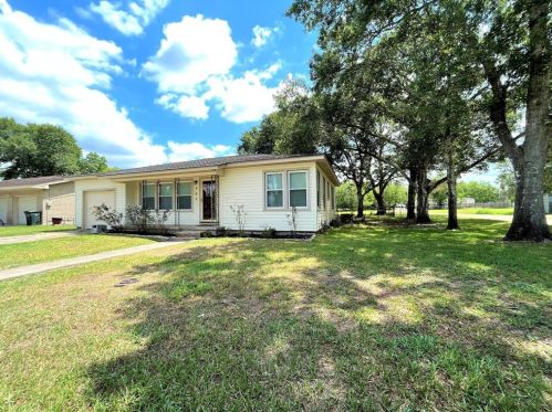 703 Hackberry St, Green Lake, TX 77979-8487