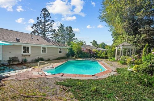 45 Honeysuckle Rd, Warwick RI  02888-5503 exterior