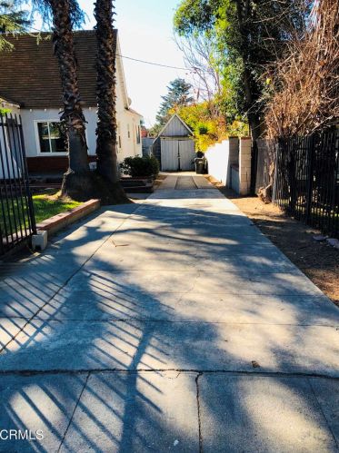 302 Palm St, Altadena, CA 91001-4354