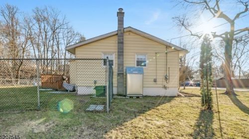 5 Williams Trl, Hopatcong, NJ 07843-1123