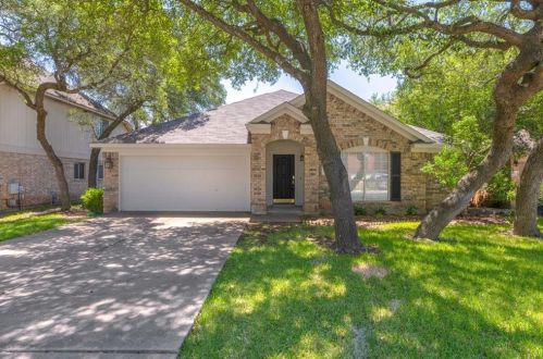 8509 Axis Dr, Austin TX  78749-3737 exterior