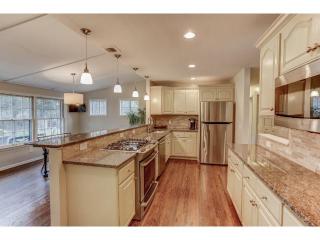 17416 Manor Rd, Hopkins, MN 55345-1027