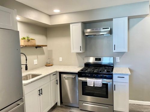 5 Cynthia Dr, Providence, RI 02911-2455