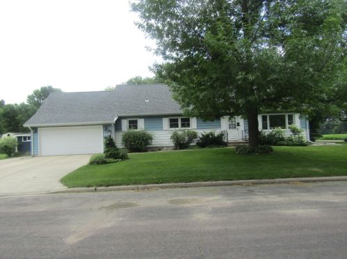 305 9th St, Benson, MN 56215-1431