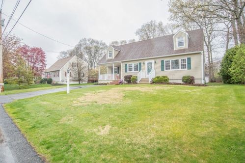 9 Fern Dr, Warren, RI 02885-1737