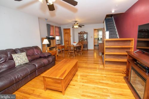 6025 Hegerman St, Philadelphia, PA 19135-3709