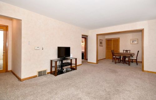 6751 Higgins Ave, Chicago, IL 60656-2154