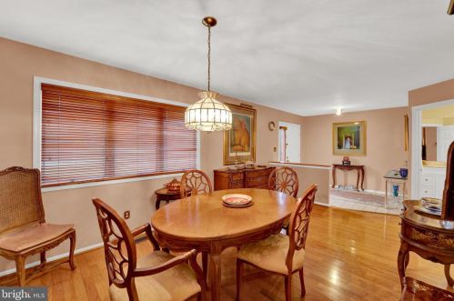 5 Exeter Ct, Princeton NJ  08540-7000 exterior
