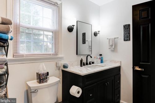 1546 Dunmore Dr, Lancaster PA  17602-1247 exterior