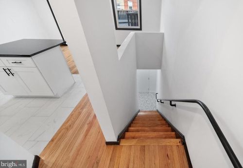 512 4 St, Philadelphia PA 19133-3105 exterior