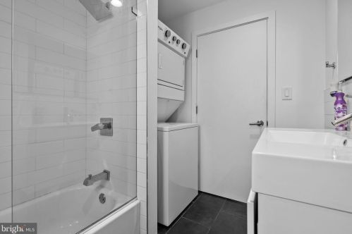 1648 4 St, Philadelphia PA 19148-1802 exterior