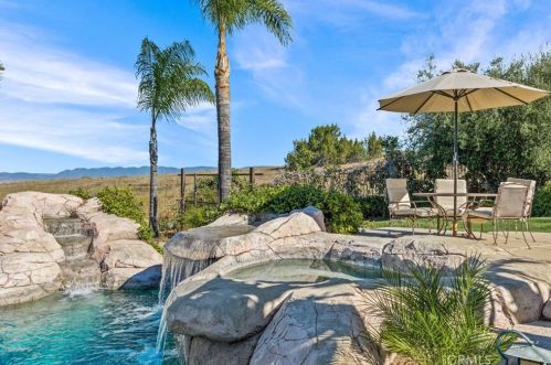 6528 Blackwood St, Riverside CA  92506-6240 exterior