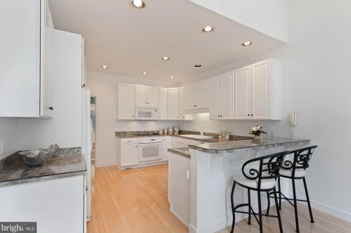 2108 Tall Oaks Ln, York PA 17403-5903 exterior