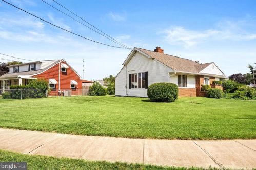 9 Coral Dr, Trenton, NJ 08619-1513