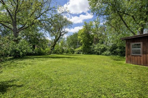 1010 Meadow Ln, Mount Prospect, IL 60056-1125