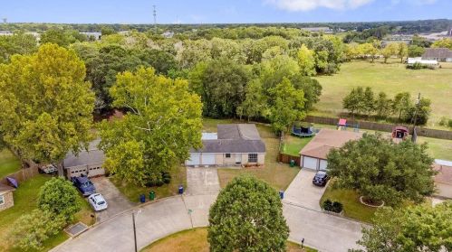 521 Gardenia St, Angleton TX 77515-4865 exterior