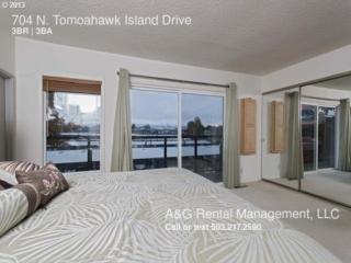 704 Tomahawk Island Dr, Portland OR  97217-7928 exterior