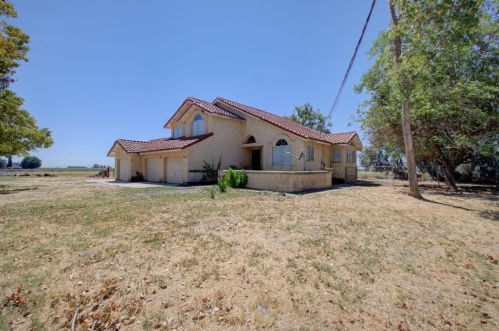 17427 Reynolds Ave, Dos Palos, CA 93620-9709