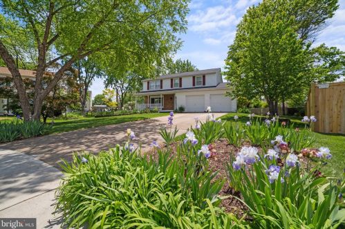 2707 New Ambler Ct, Herndon, VA 20171-2656