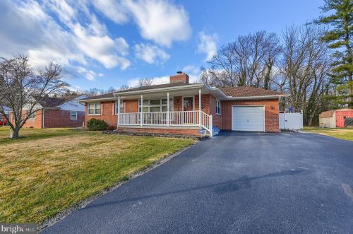 2223 Dixie Dr, York, PA 17402-2354