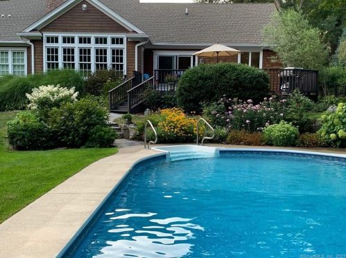 7 Singing Woods Rd, Norwalk, CT 06850-1225