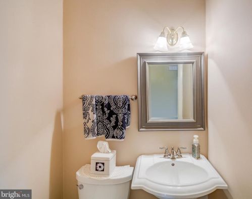 852 Wayside Ln, Haddonfield NJ 08033-1047 exterior