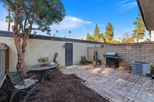 2858 Tropicana Dr, Riverside CA  92504-4206 exterior