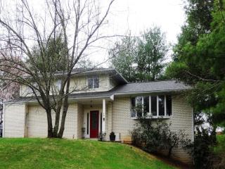 1 Daniel Dr, Fletcher, NC 28732-9450