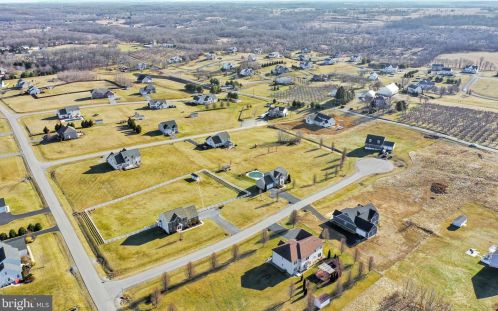 67 Tinning Ct, Hedgesville WV 25427-7367 exterior