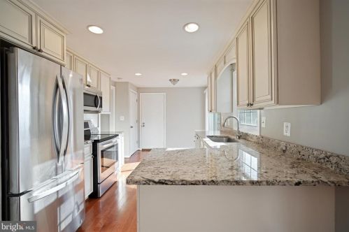 1105 Trapper Crest Ct, Herndon, VA 20170-3147