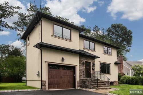 152 County Rd, Demarest, NJ 07627-2430