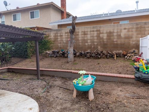 11568 Freedom Trl, Riverside CA  92503-5066 exterior