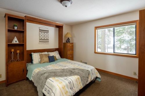 14165 Copenhagen Dr, Truckee CA  96161-6634 exterior