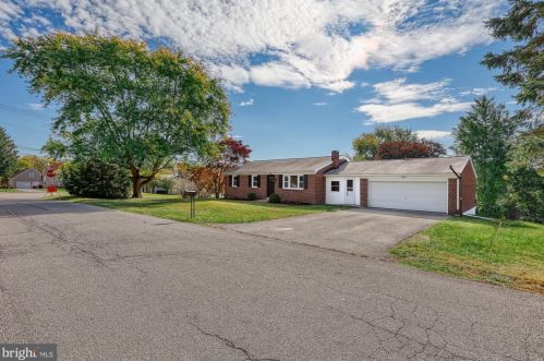 5975 Clover Rd, Harrisburg, PA 17112-3406