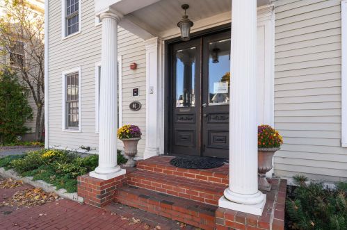 86 Islington St, Portsmouth, NH 03801-4202