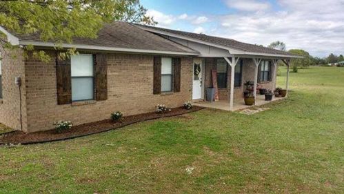 703 Barn Swallow Rd, Boss, OK 74745-6167