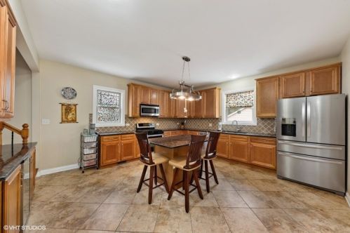 723 Arlington Heights Rd, Arlington Hts, IL 60004-5663