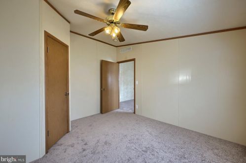 104 Dovefield Dr, Lancaster PA  exterior