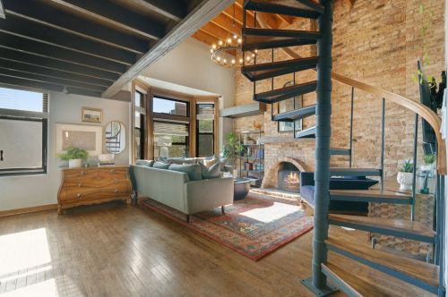 2008 Clifton Ave, Chicago, IL 60614-4120