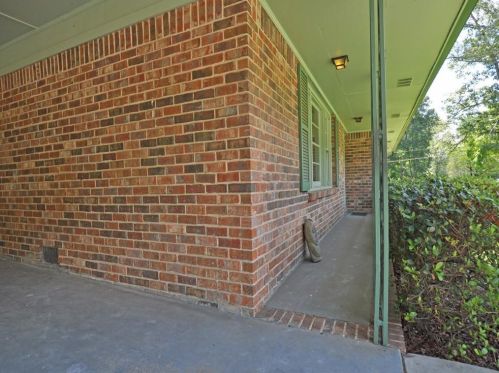 1175 Nielsen Dr, Clarkston, GA 30021-2722