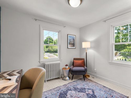 800 Easley St, Silver Spring MD 20910-4587 exterior