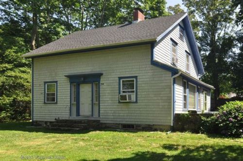269 Green End Ave, Middletown, RI 02842-5620